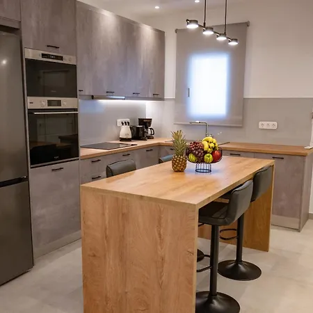 'nossia' & Cozy In Naxos Town *