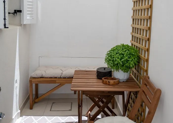 'nossia' & Cozy In Naxos Town Apartment